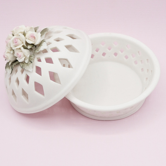 Trinket Box, Unglazed Porcelain, Vintage Collectibles - Picture 5 of 10